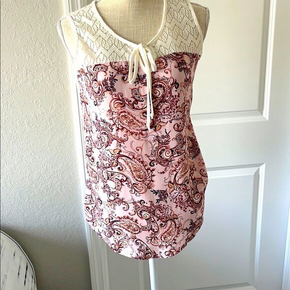Pink Paisley Sleeveless Top with Lace Detail - Picture 1 of 7